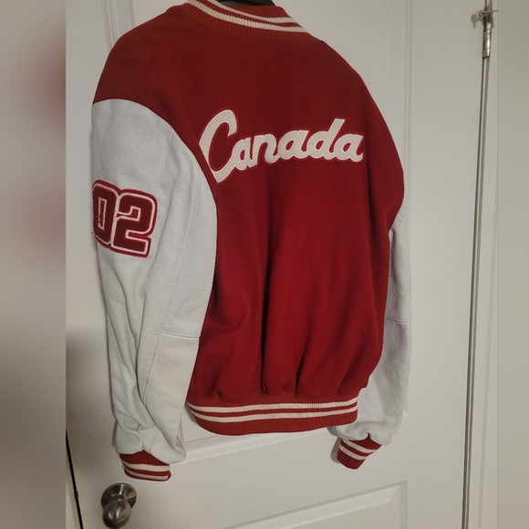 2002 Roots Team Canada Olympic Jacket - Picture 2 of 6